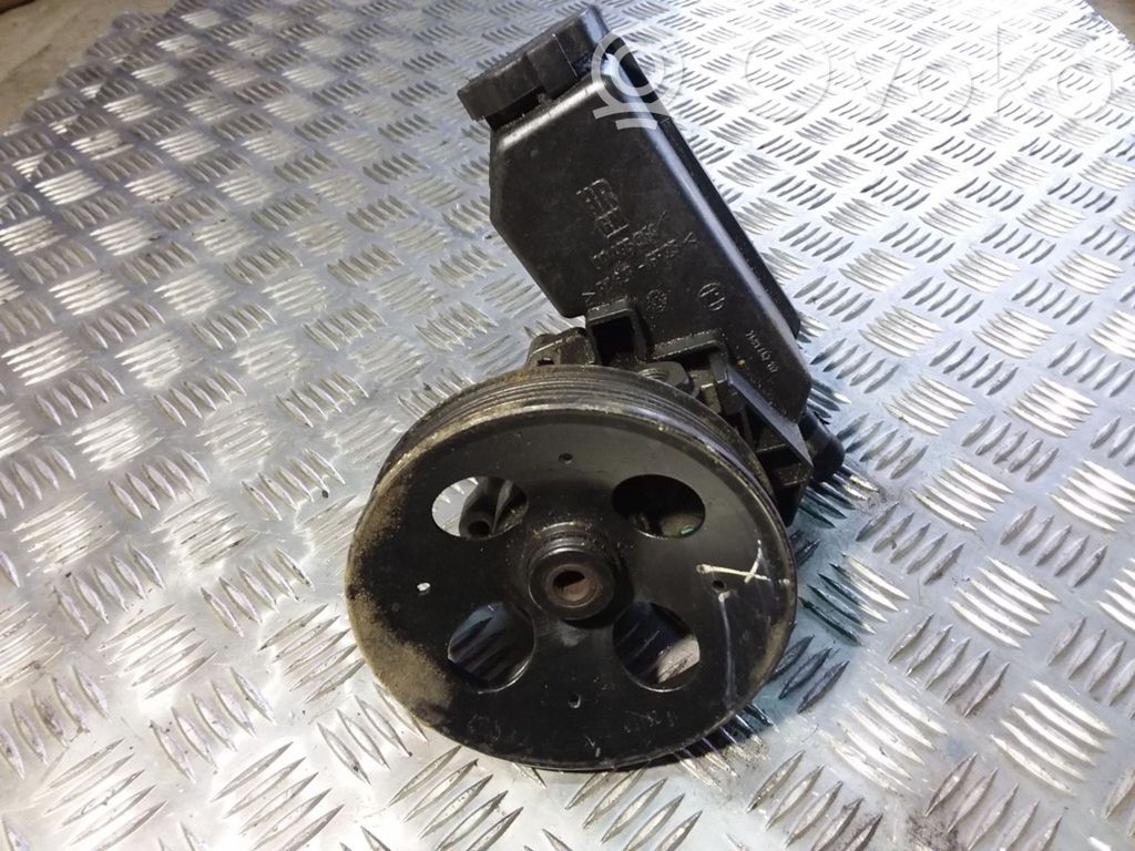 Opel Vectra B Ohjaustehostimen pumppu 