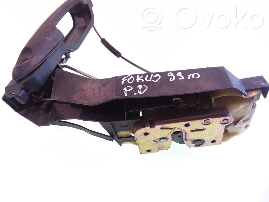 Ford Focus Priekšpusē slēdzene 