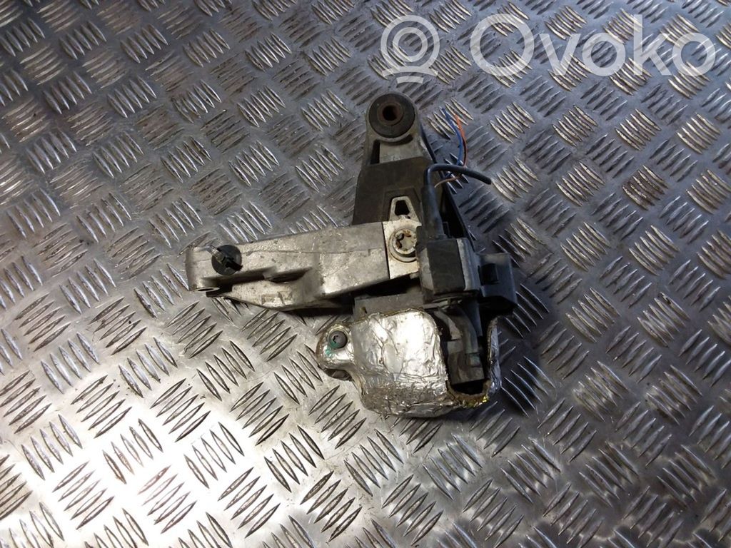 Peugeot 407 Engine mount bracket 