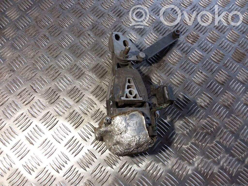 Peugeot 407 Engine mount bracket 