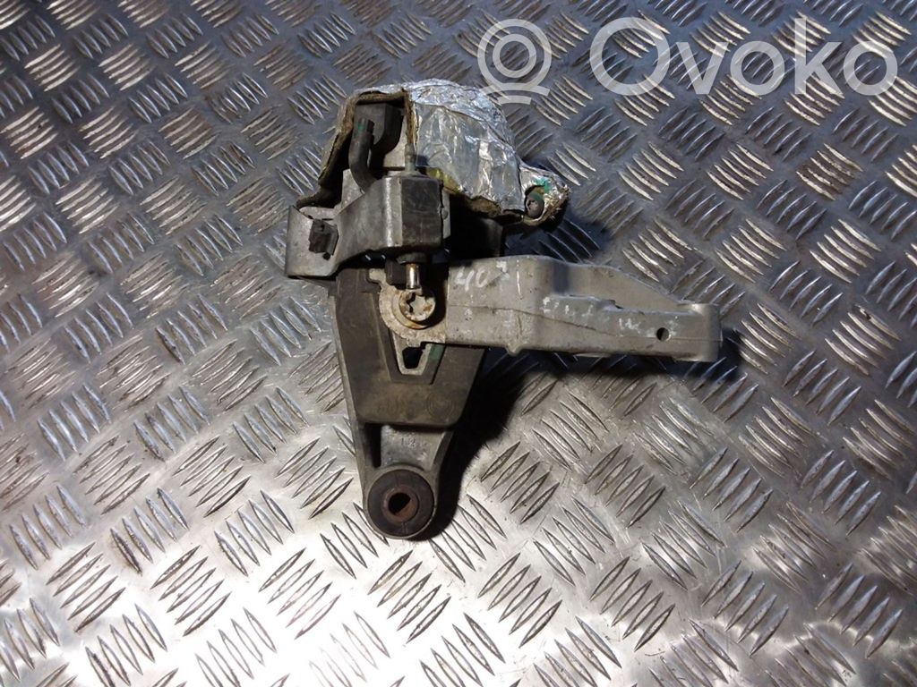 Peugeot 407 Engine mount bracket 