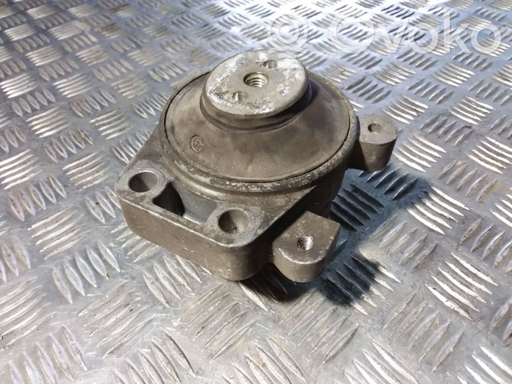 Ford Mondeo Mk III Engine mount bracket 