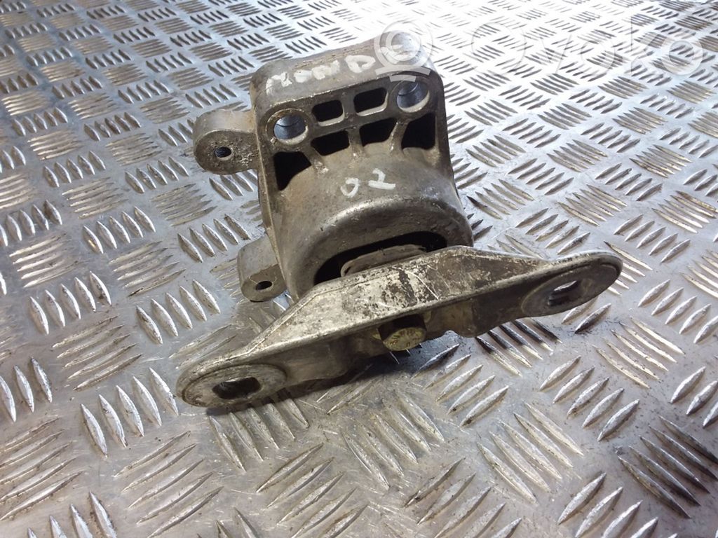 Ford Mondeo Mk III Engine mount bracket 