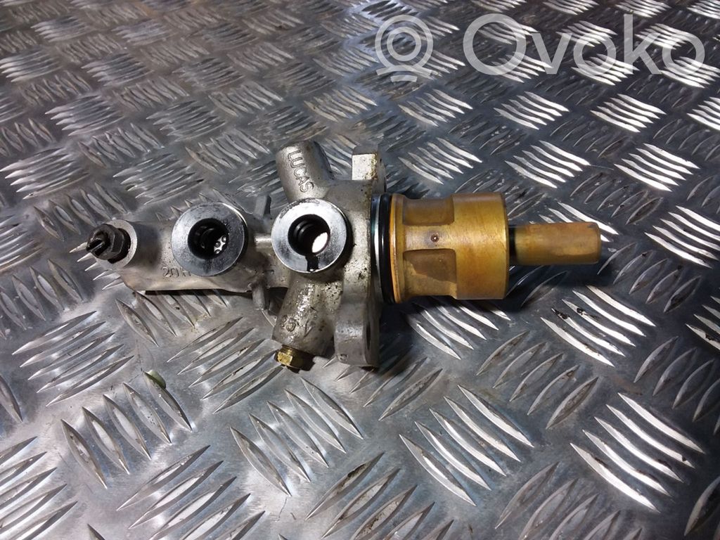 Master brake cylinder