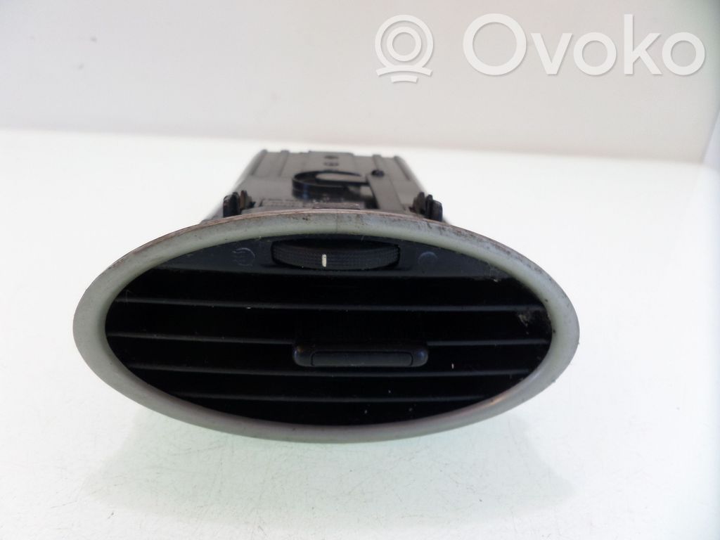 Ford Focus Rejilla de ventilación central del panel 