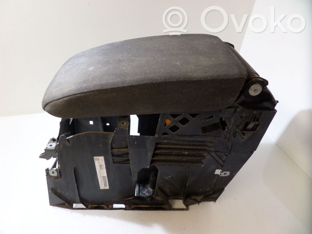 Volkswagen Golf VI Reposabrazos 