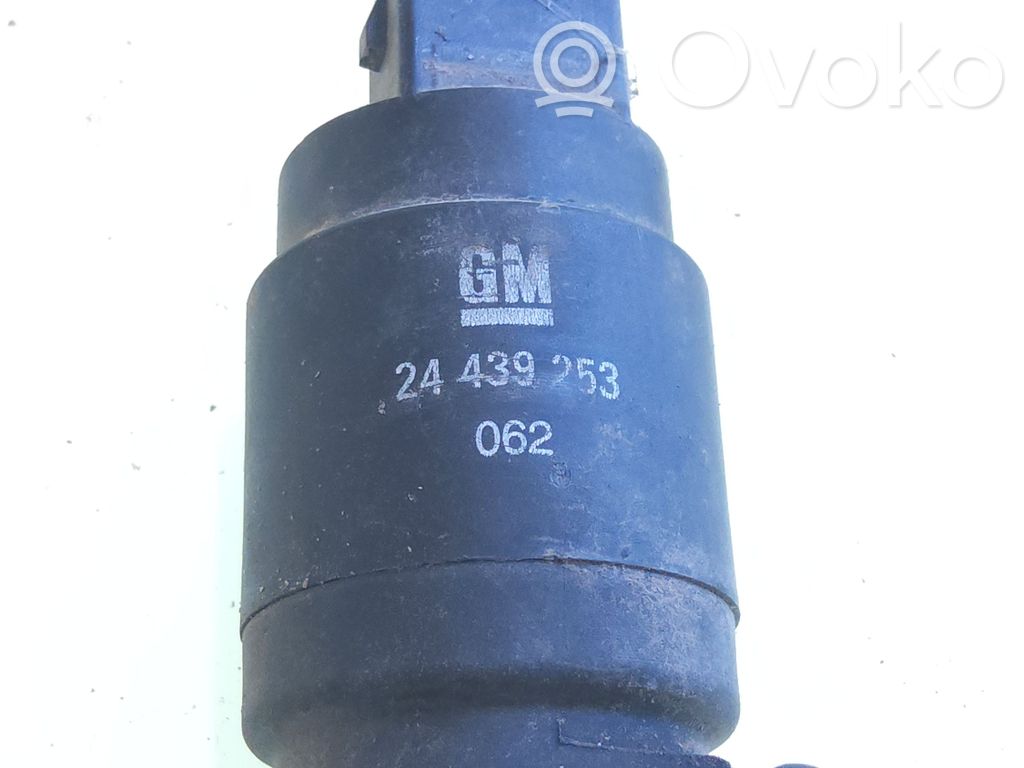 Opel Vectra C Windscreen/windshield washer pump 