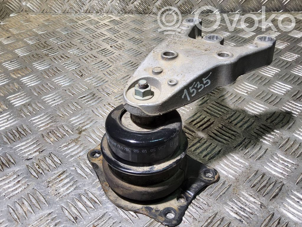 Volkswagen Polo Engine mount bracket 