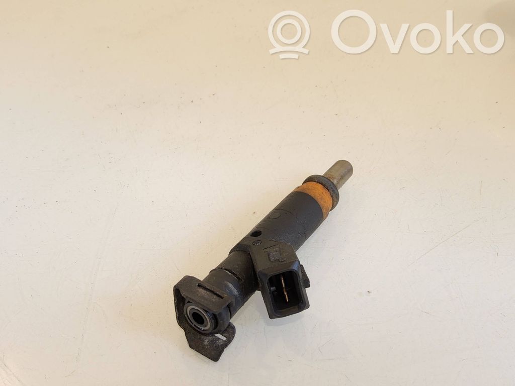 BMW 7 E65 E66 Fuel injector 