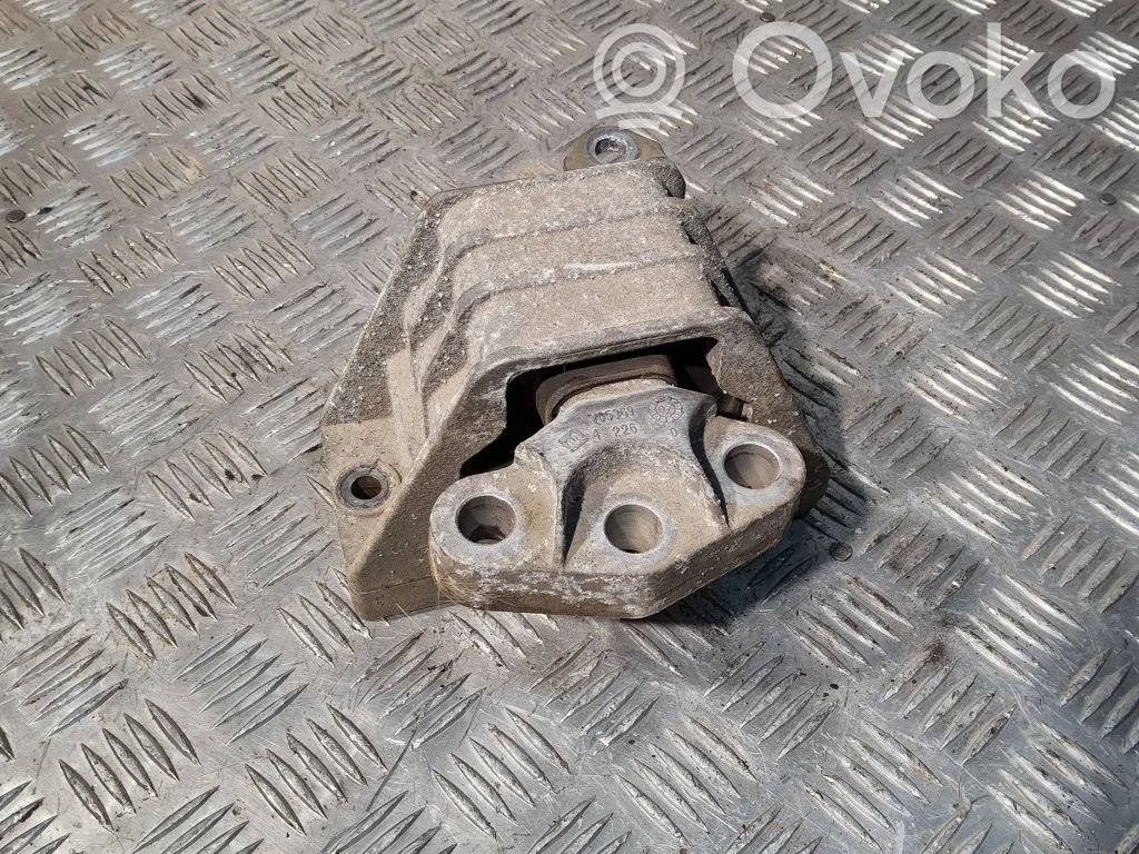 Opel Vectra C Engine mount bracket 
