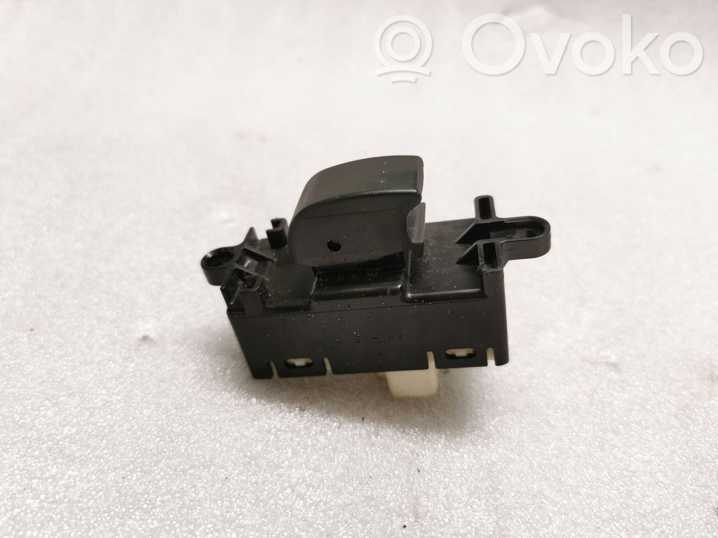 Quarter vent window switch