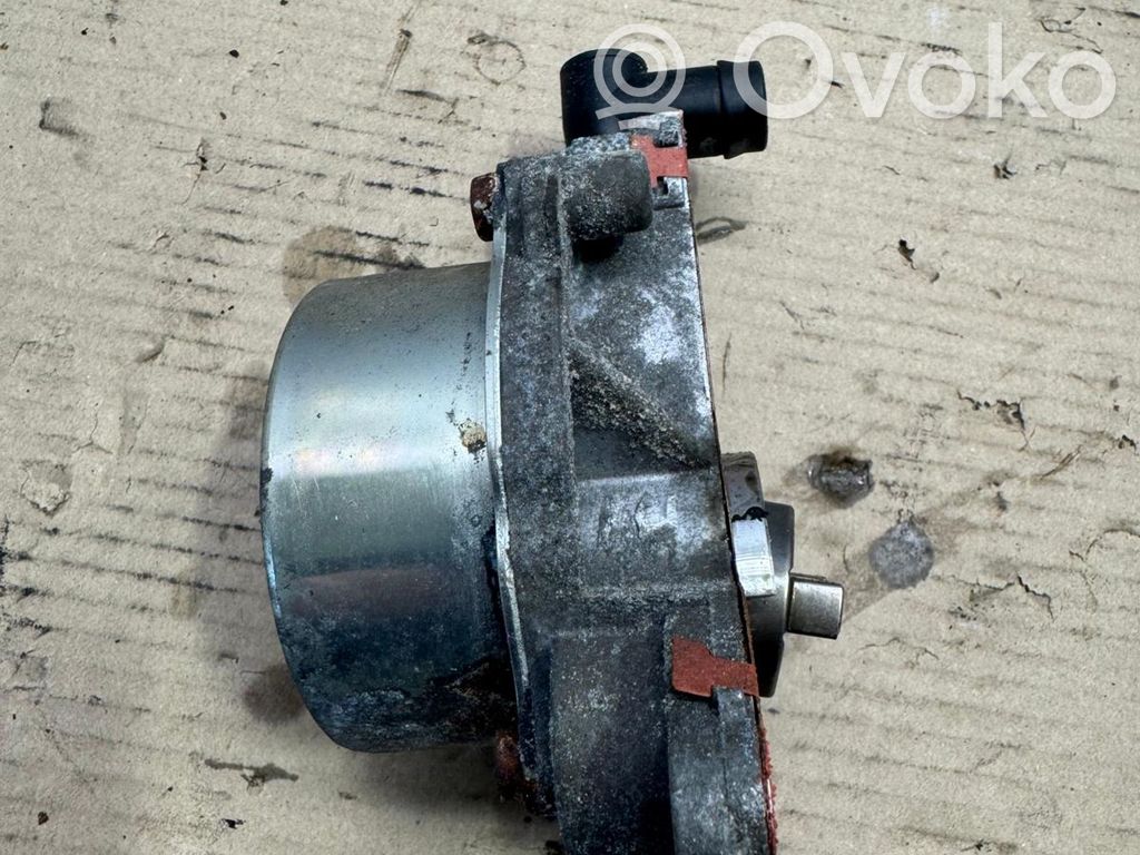 Renault Trafic III (X82) Vacuum pump 