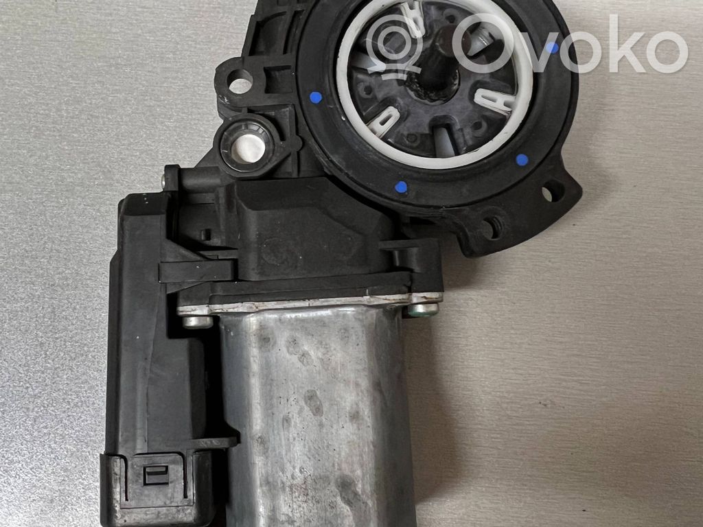 Front door window regulator motor   402054D
