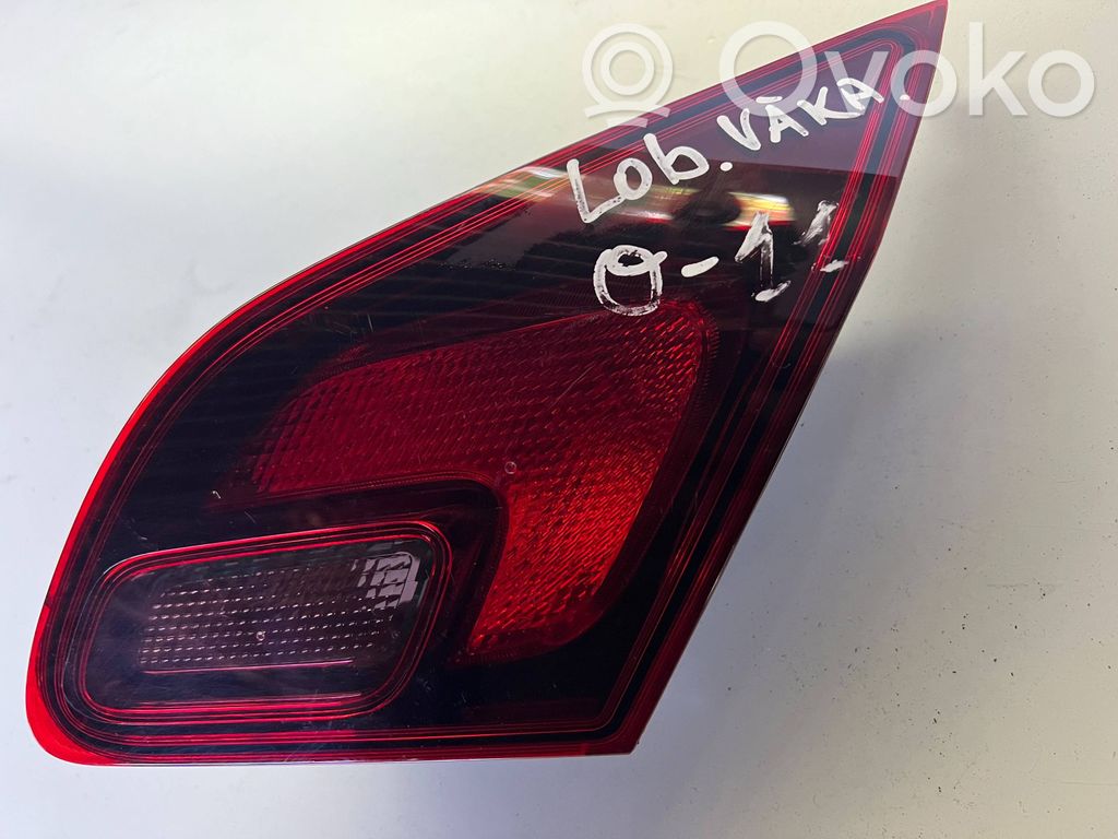 Opel Astra J Aizmugurējais lukturis pārsegā 