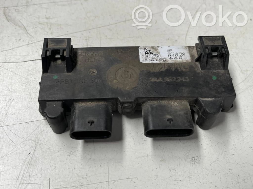 Volkswagen Touareg II Tailgate/trunk control unit/module 
