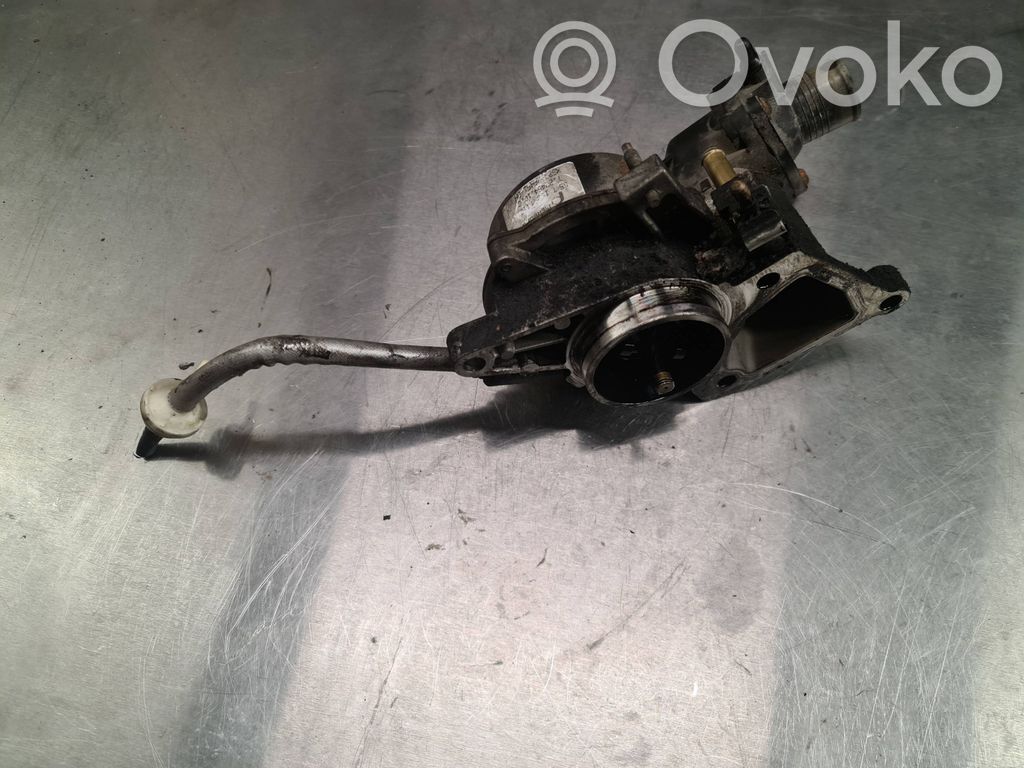 Ford Mondeo Mk III Vacuum pump 