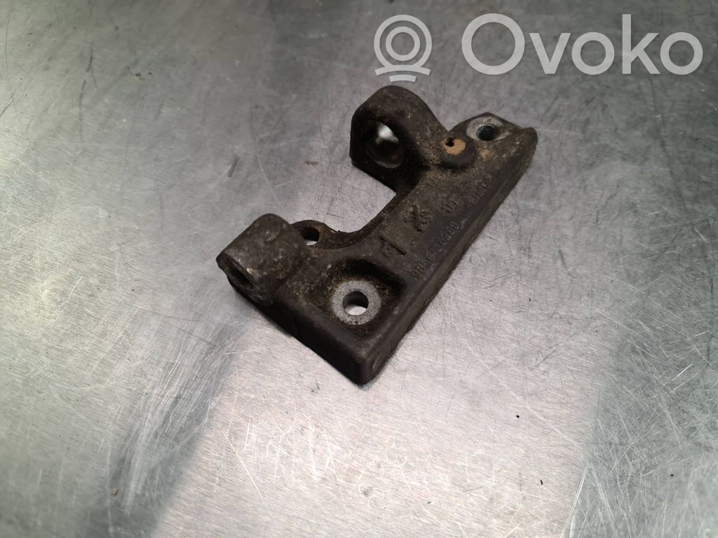 Peugeot 206 Engine mounting bracket 