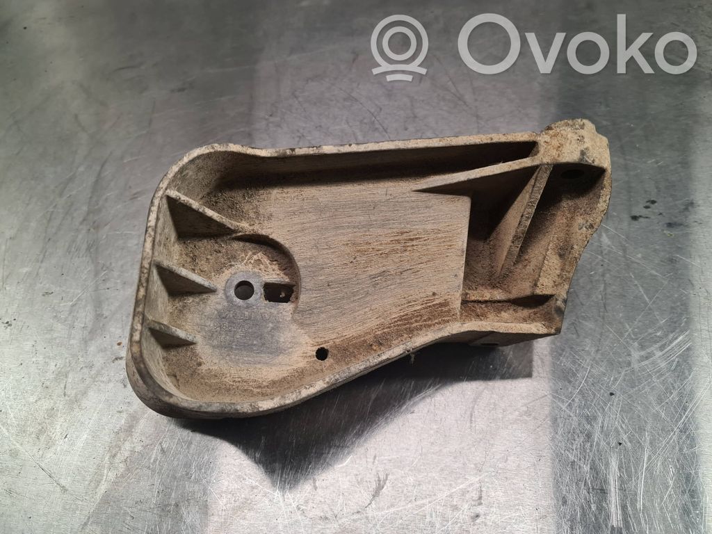 Volvo S80 Engine mounting bracket 