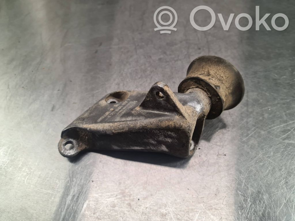 Engine mounting bracket   4A0199343,810780