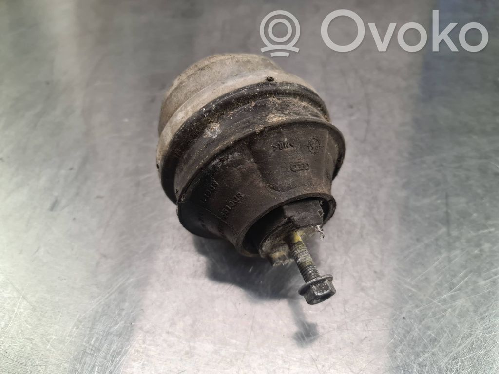 Engine mount bracket   8D0199379H,8D0199379AE,8D0199379AR,8D0199379AT,8D0199379K