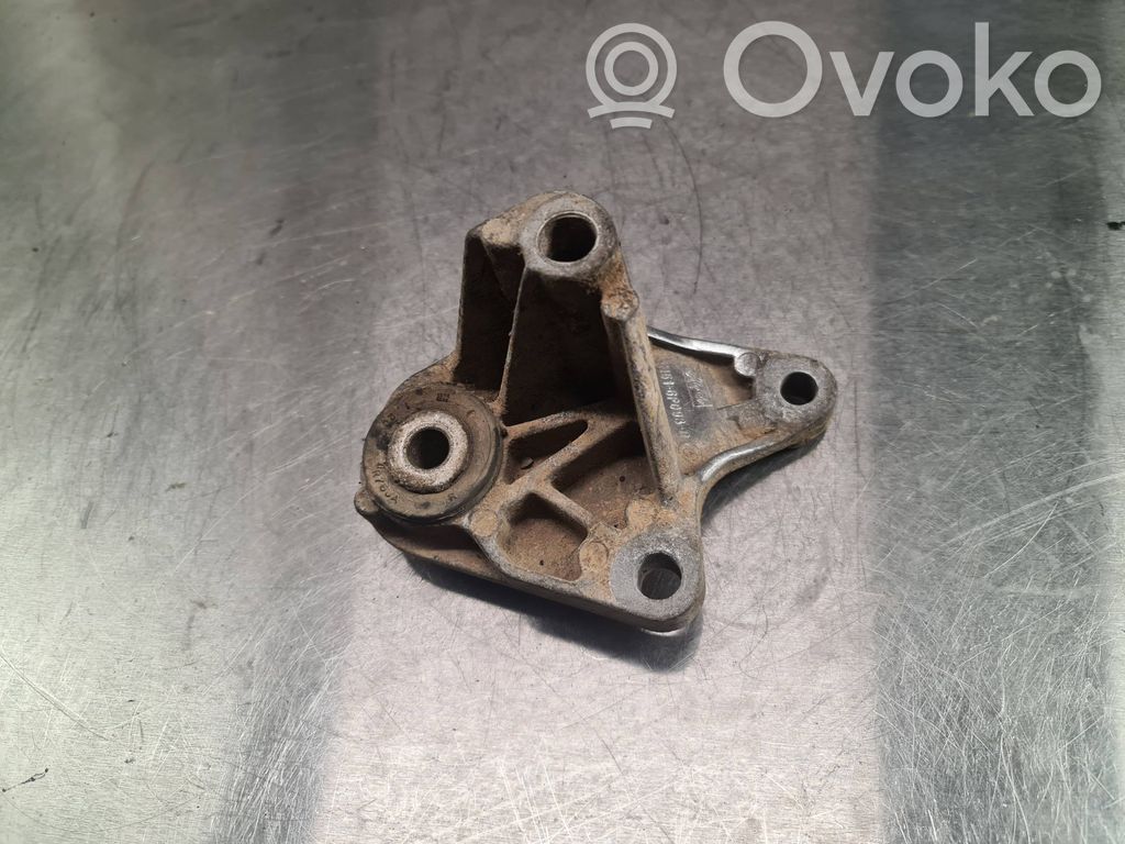Ford Focus Gearbox mounting bracket 