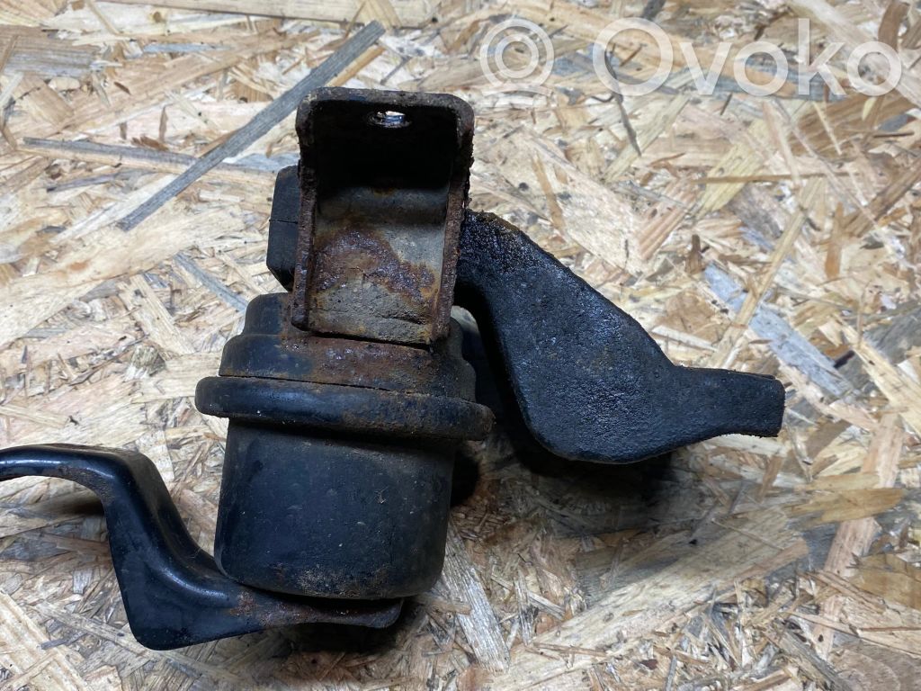 Engine mount bracket