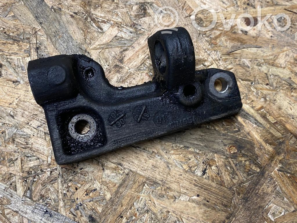 Peugeot Partner Engine mounting bracket 
