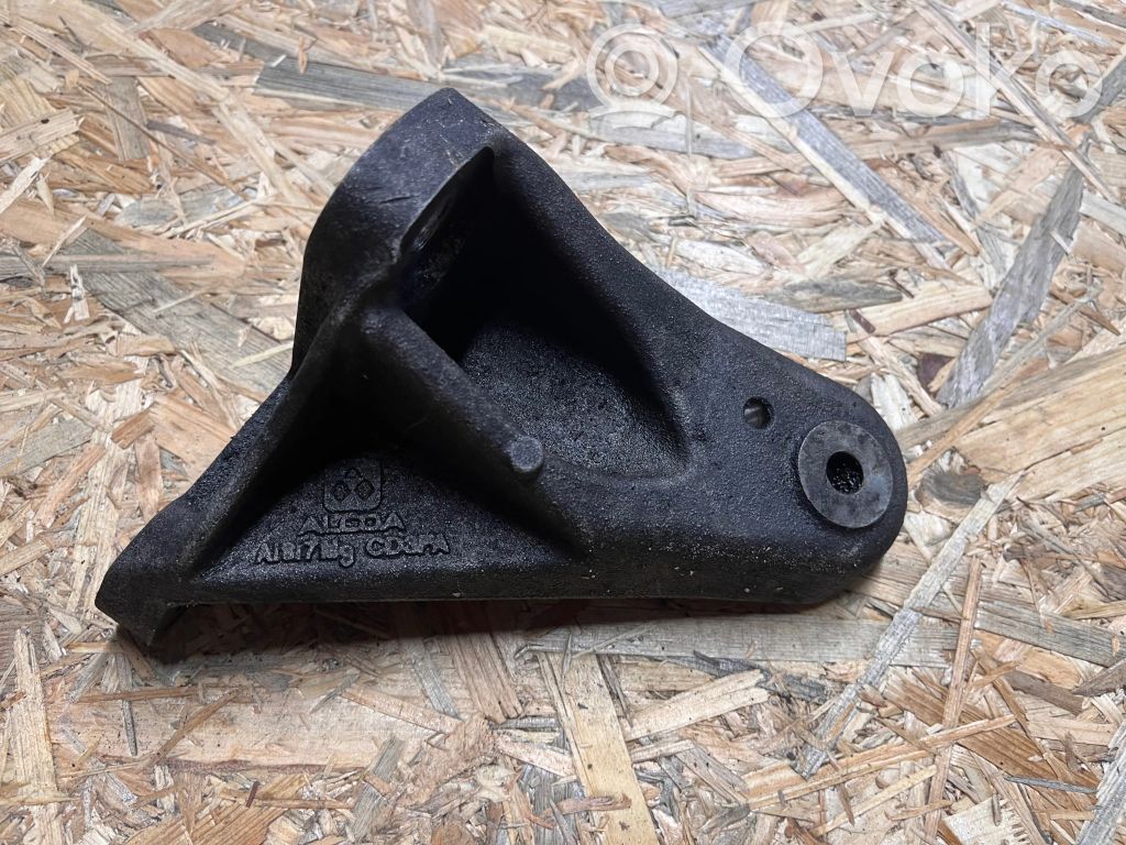 Engine mounting bracket   4R836037AB
