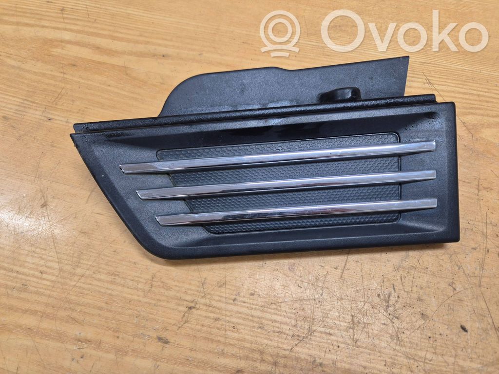 Dodge Nitro Grille d'aile 
