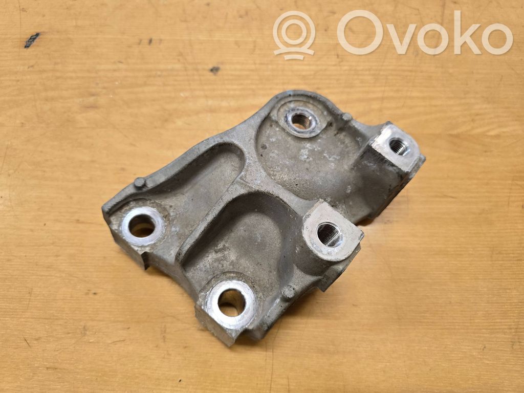Honda CR-V Engine mounting bracket 