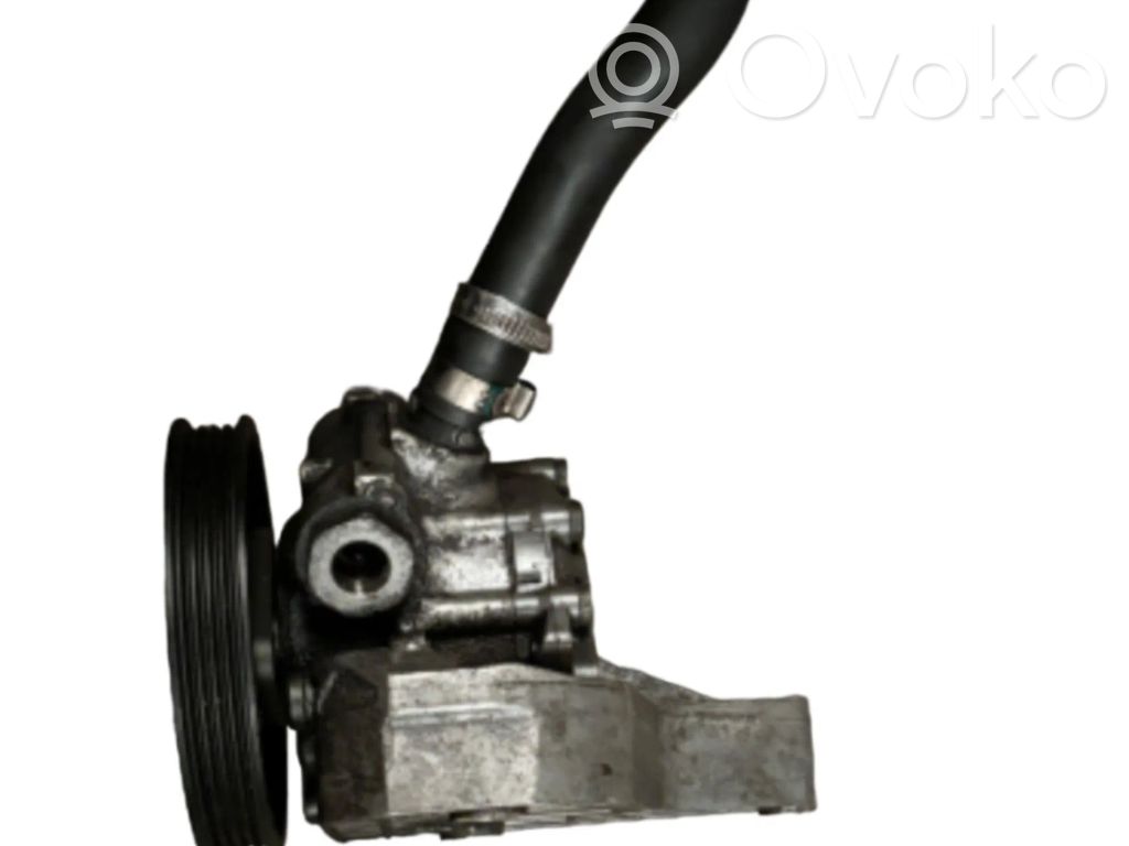 BMW 3 E90 E91 Power steering pump mounting bracket 