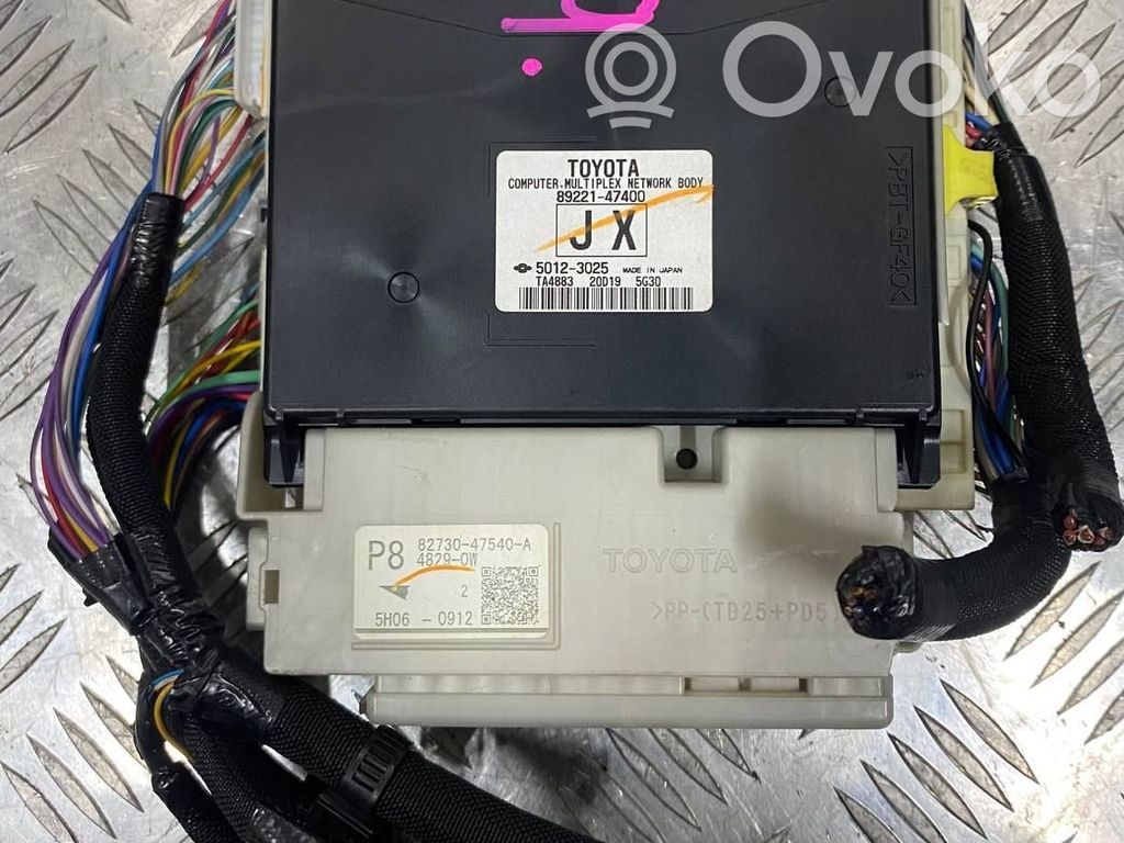 Toyota Prius+ (ZVW40) Fuse module 