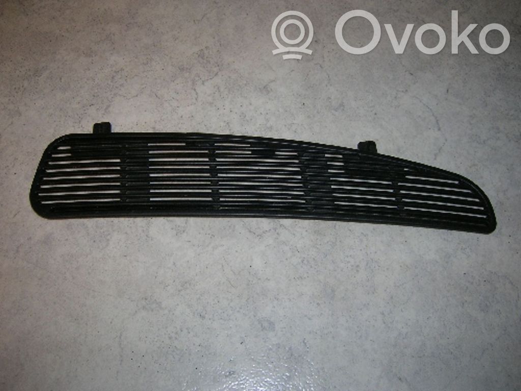 BMW 5 E39 Tavarahyllyn ritilä 