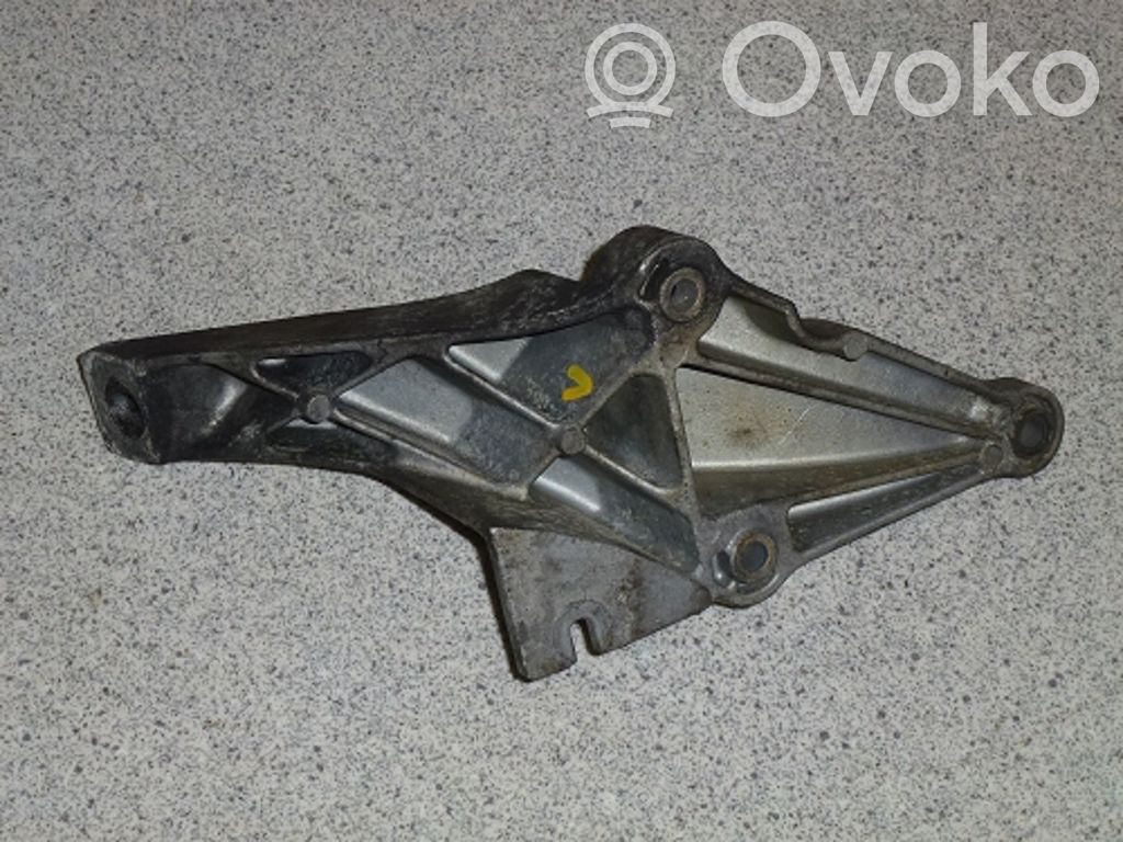 BMW 5 E39 Engine mounting bracket 