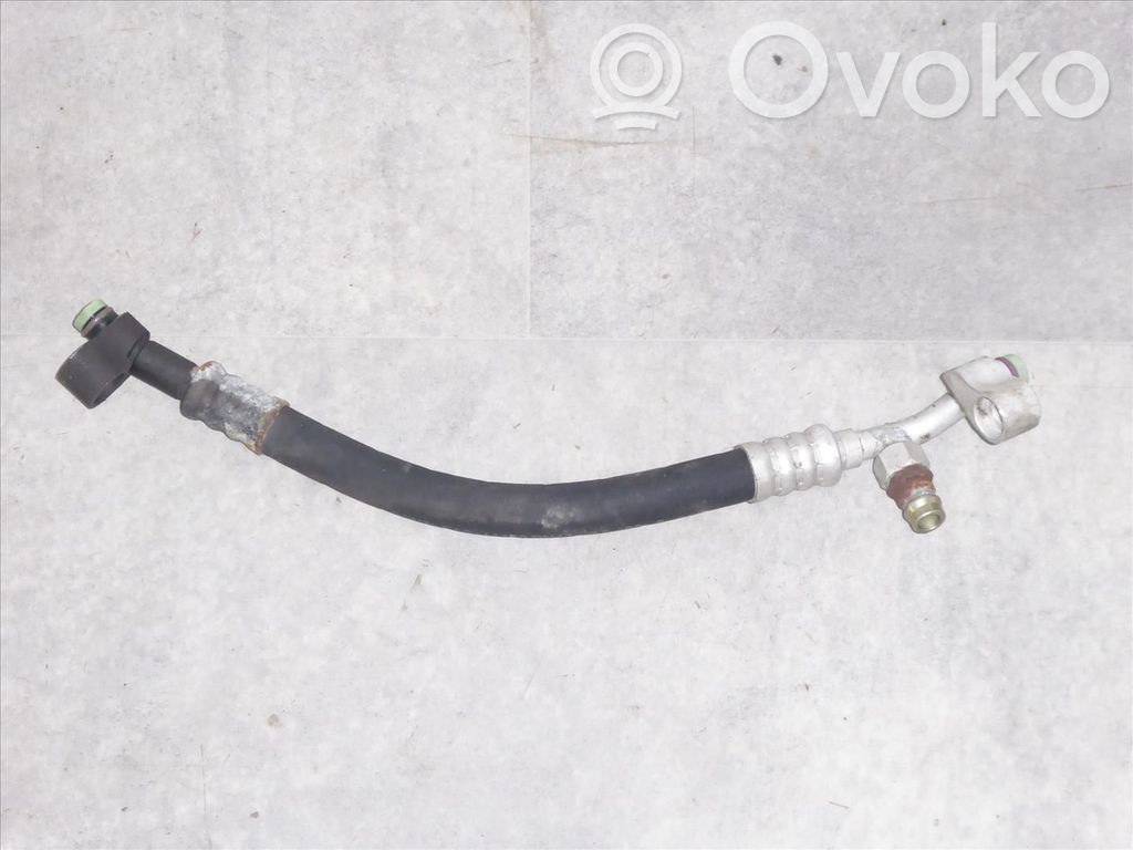 BMW 3 E46 Ilmastointilaitteen putki (A/C) 