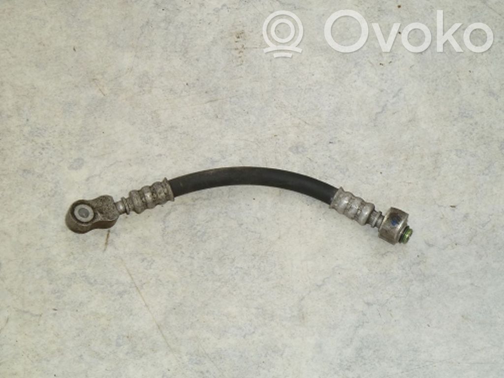 BMW 5 E39 Ilmastointilaitteen putki (A/C) 