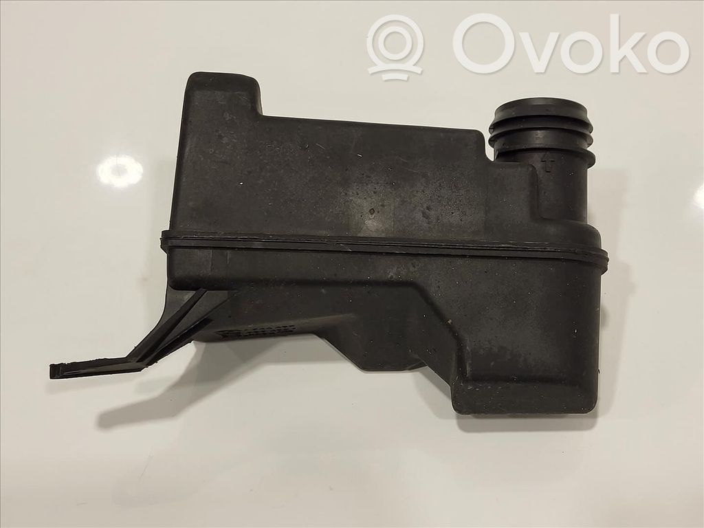 BMW 5 E39 Įsiurbimo rezonatorius 