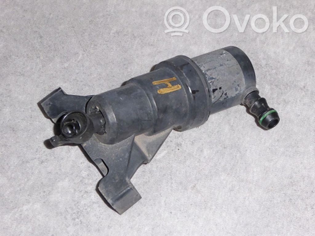 BMW 7 E65 E66 Windshield washer spray nozzle 