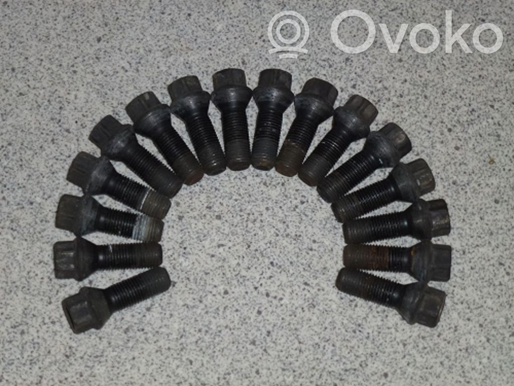 Mutterit/pultit   36136781152,36136781152