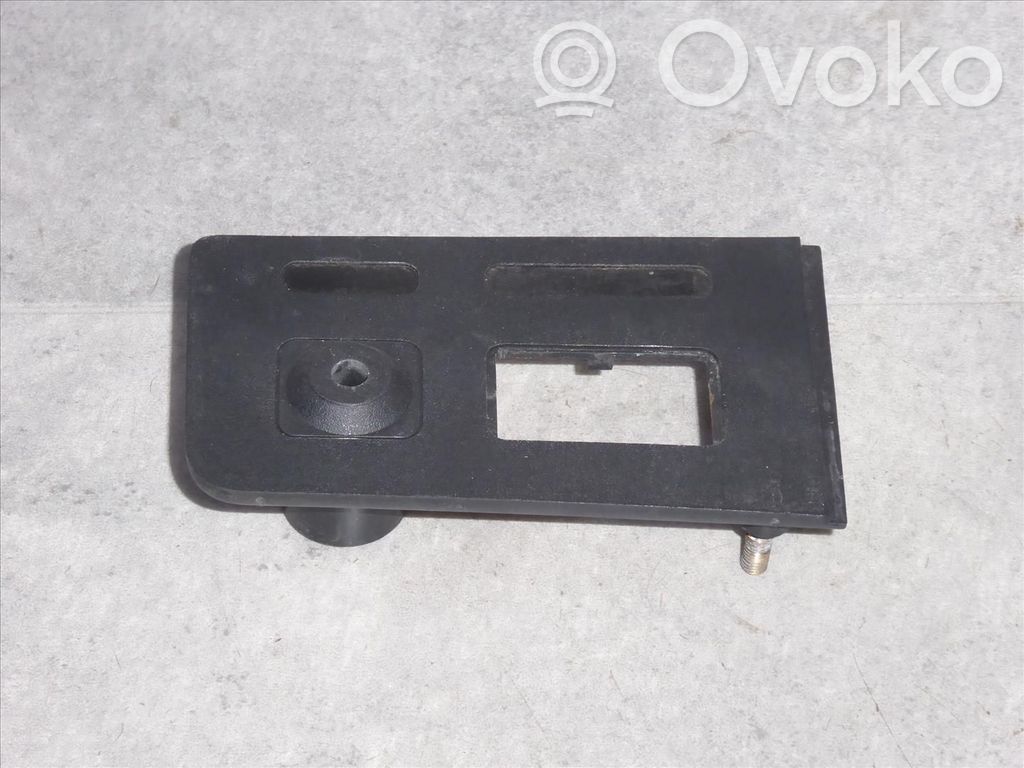 BMW 3 E30 Couvercle de boîte à fusibles 
