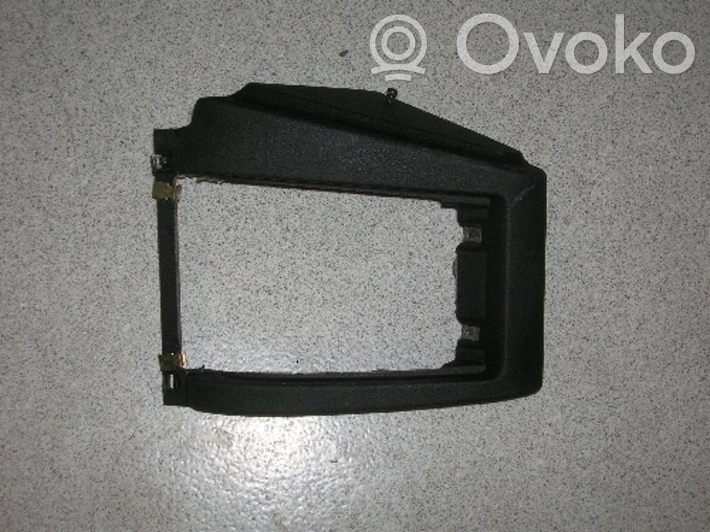 BMW 5 E39 Paneļa dekoratīvās apdares vairogs (apakšējais) 