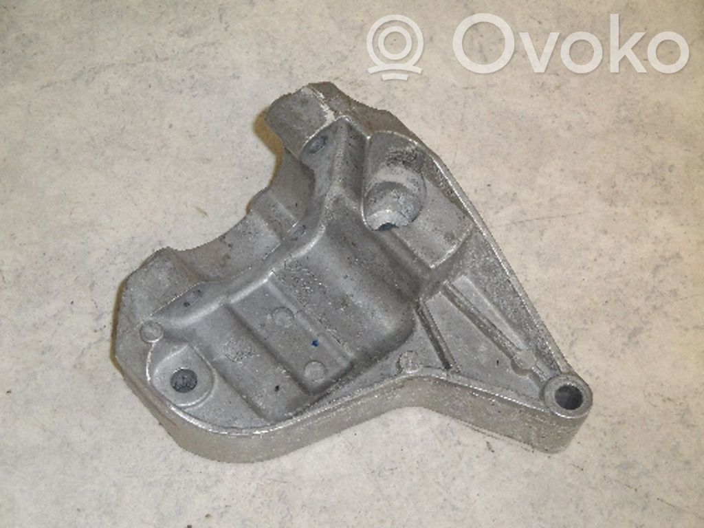 BMW 1 E81 E87 Power steering pump mounting bracket 