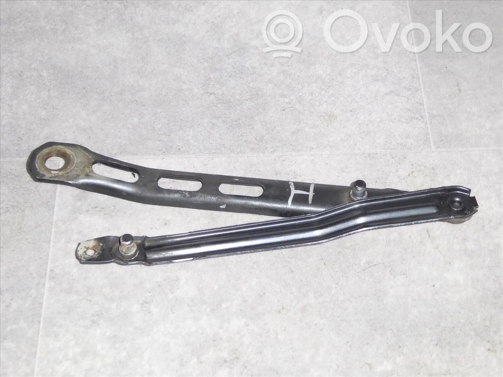 BMW 5 E34 Konepellin tukikannattimet 