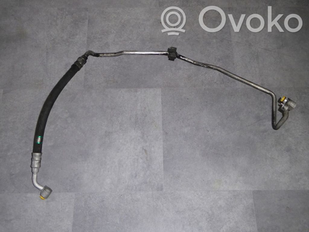BMW 1 E81 E87 Ilmastointilaitteen putki (A/C) 