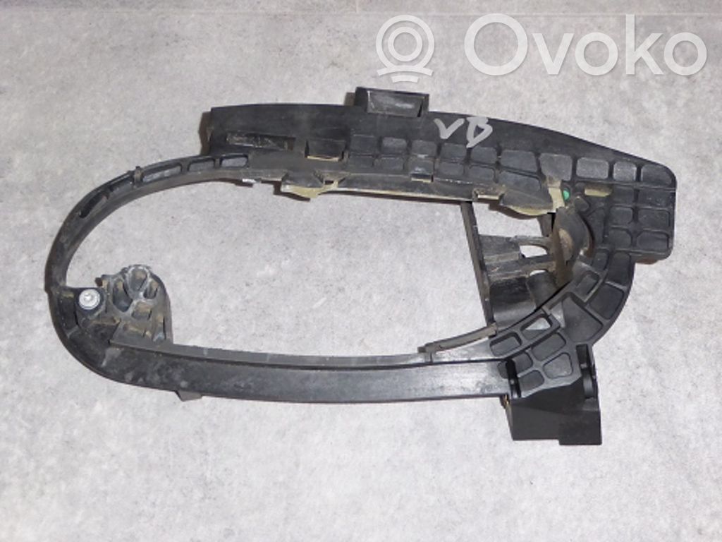 BMW 7 E65 E66 Takaoven ulkokahvan kehys 