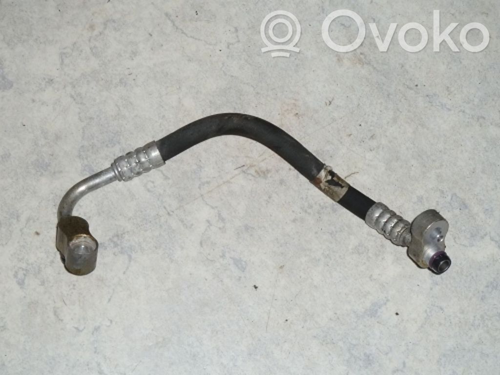 BMW 5 E39 Ilmastointilaitteen putki (A/C) 