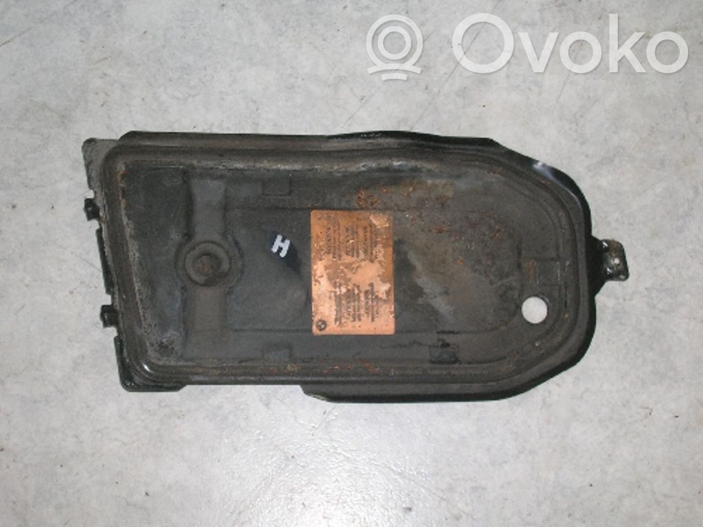 BMW 7 E38 Ohjaamon sisäilman mikrosuodattimen kansi 