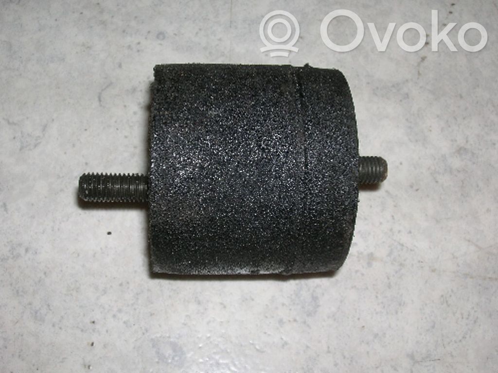 BMW 5 E34 Engine mounting bracket 