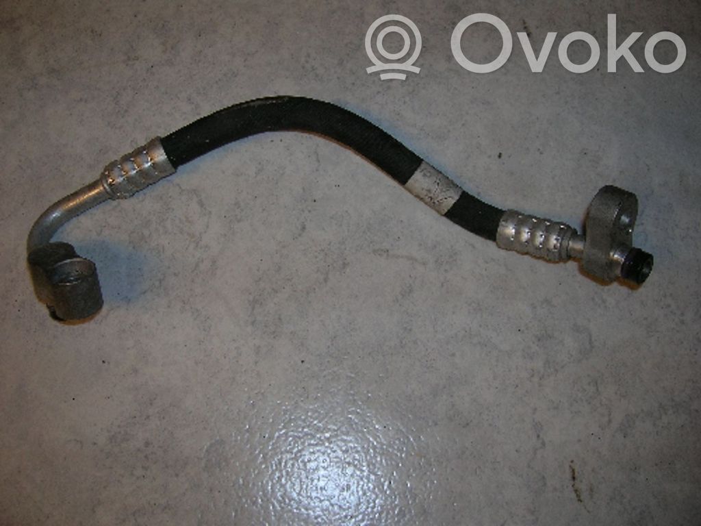 BMW 5 E39 Ilmastointilaitteen putki (A/C) 