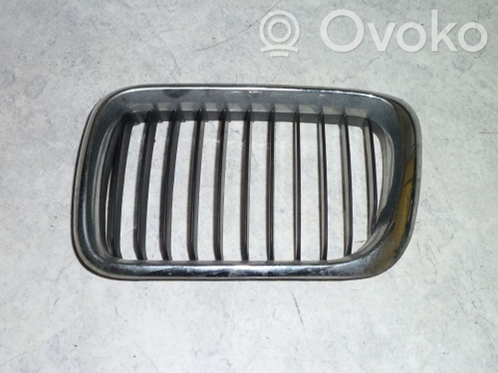 BMW 3 E36 Bonnet/hood grill 